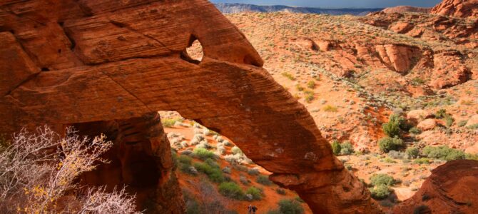 Hiking to Elephant Arch